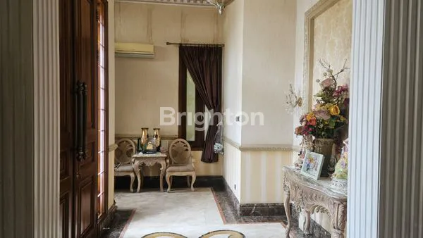 image DIJUAL RUMAH LUX CLASSIC STYLE DI KAWASAN ELITE KELAPA GADING (5)