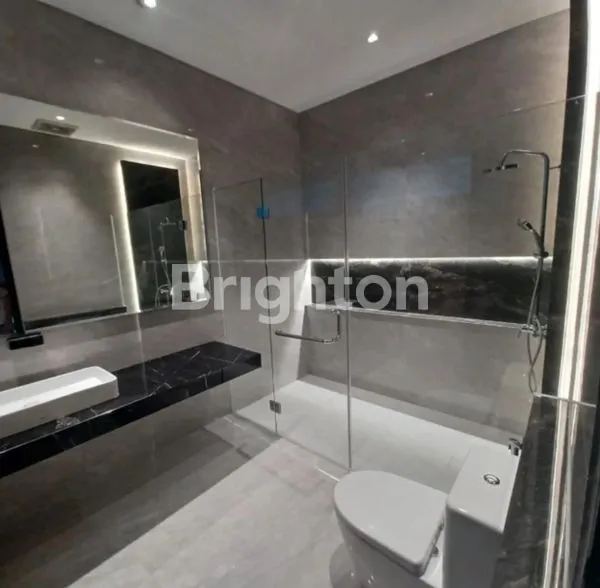 image RUMAH MEWAH CITRALAND, GOLF AREA. 3 LANTAI. LEBAR 12 (5)