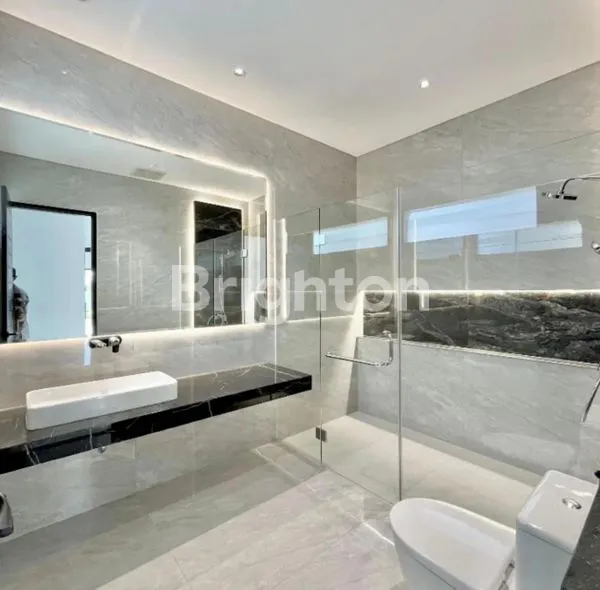 image RUMAH MEWAH CITRALAND, GOLF AREA. 3 LANTAI. LEBAR 12 (2)