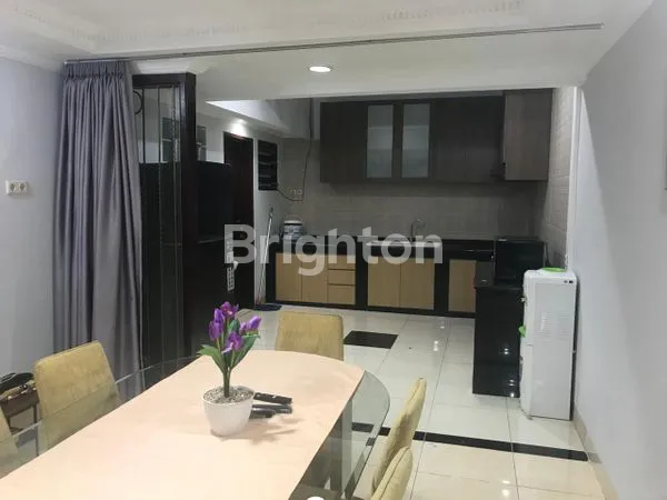 image DISEWAKAN RUMAH 3LANTAI FURNISHED DI KAWASAN ELITE KELAPA GADING (1)