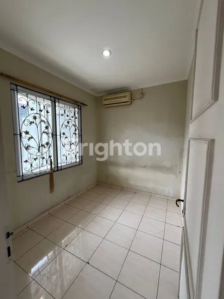 image DISEWAKAN RUMAH 2,5LANTAI 3KAMAR FURNISH DI KELAPA GADING  (3)