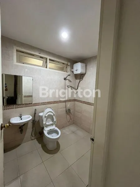 image DISEWAKAN RUMAH 2,5LANTAI 3KAMAR FURNISH DI KELAPA GADING  (8)