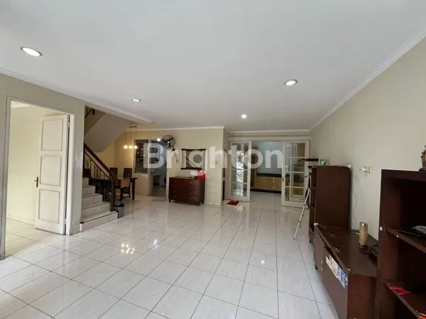 image DISEWAKAN RUMAH 2,5LANTAI 3KAMAR FURNISH DI KELAPA GADING  (1)