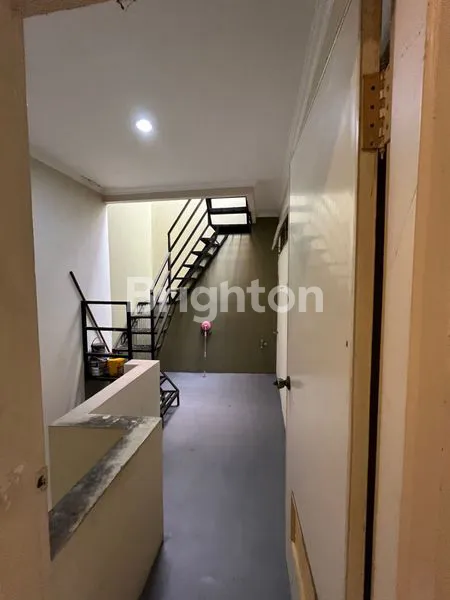 image DISEWAKAN RUMAH 2,5LANTAI 3KAMAR FURNISH DI KELAPA GADING  (2)
