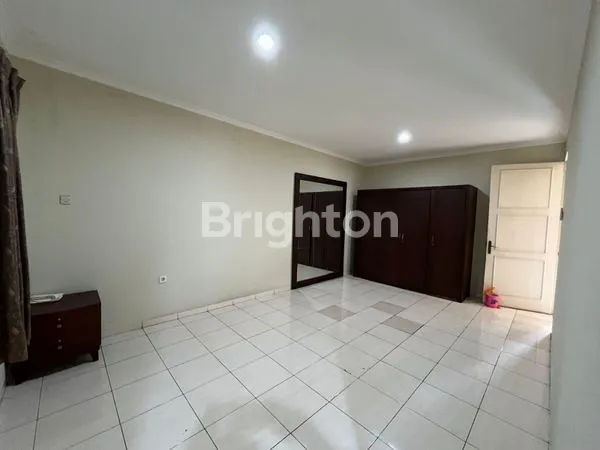 image DISEWAKAN RUMAH 2,5LANTAI 3KAMAR FURNISH DI KELAPA GADING  (4)