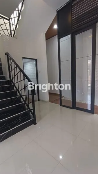 image DIJUAL RUMAH 2 LANTAI 1M DI SURABAYA TIMUR BARU GRESS DEKAT KENJERAN PAKUWON CITY MERR (1)