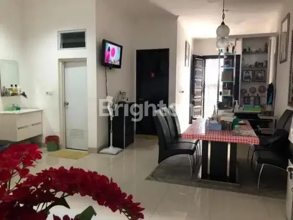 image DIJUAL HOOK RUMAH MEWAH FULL FURNISH HOEK – TOMANG UTARA, JAKARTA BARAT (3)
