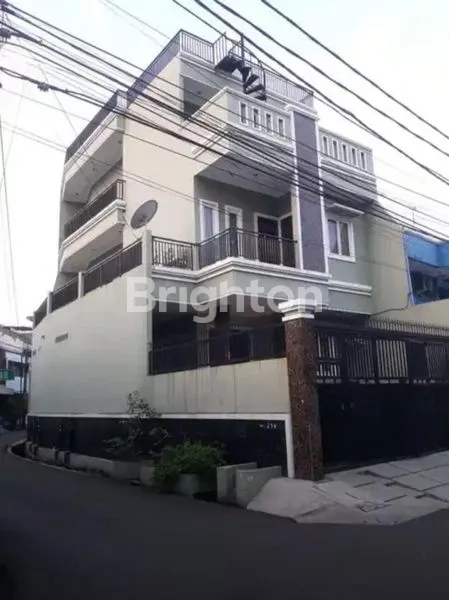 image DIJUAL HOOK RUMAH MEWAH FULL FURNISH HOEK – TOMANG UTARA, JAKARTA BARAT (8)