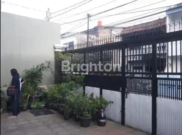 image DIJUAL HOOK RUMAH MEWAH FULL FURNISH HOEK – TOMANG UTARA, JAKARTA BARAT (5)