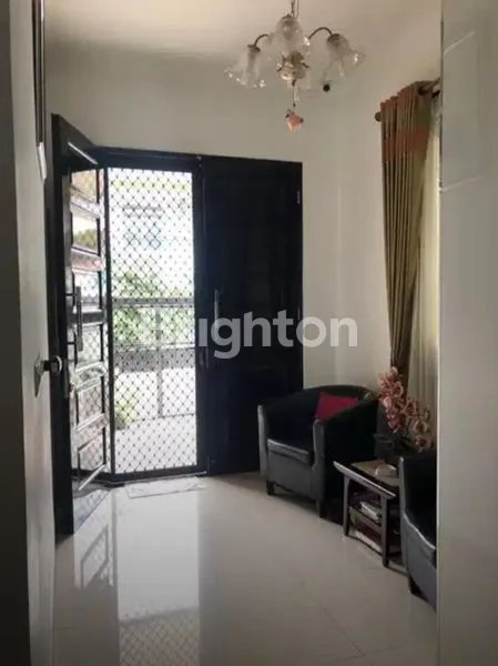 image DIJUAL HOOK RUMAH MEWAH FULL FURNISH HOEK – TOMANG UTARA, JAKARTA BARAT (6)
