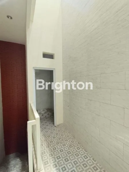 image DIJUAL RUMAH 2 LANTAI MINIMALIS STRATEGIS SURABAYA TIMUR DIBAWAH 1M (2)