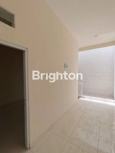 image DIJUAL RUMAH 2 LANTAI MINIMALIS STRATEGIS SURABAYA TIMUR DIBAWAH 1M (5)
