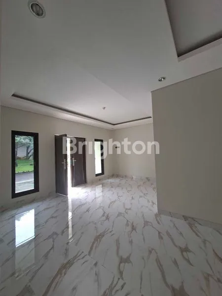 image DIJUAL RUMAH 2 LANTAI, CANTIK, SIAP.HUNI FULL RENOV LANTAI  GRANIT DI CLUSTER KOTA WISATA CIBUBUR. (3)