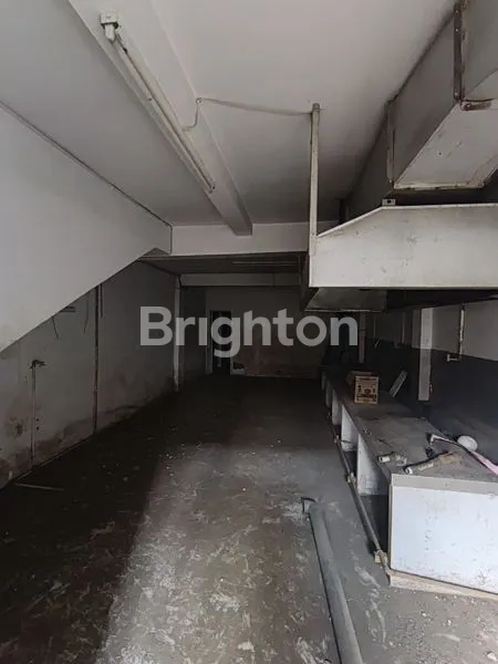 image RUKO SUHAT 3 LANTAI DENGAN BASEMENT JARANG ADA (6)