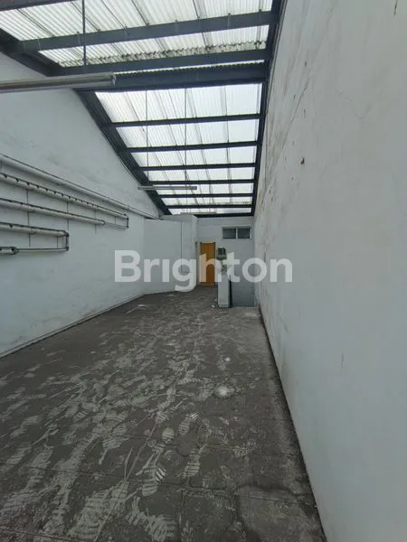 image RUKO SUHAT 3 LANTAI DENGAN BASEMENT JARANG ADA (4)