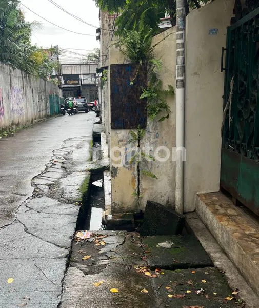 image RUMAH LAMA CANTIK ASRI SHM DI JATIWARINGIN (3)