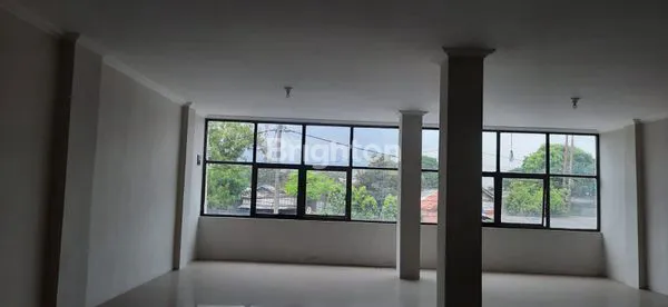 image DISEWAKAN RUKO 3 LANTAI STRATEGIS DI PINGGIR JALAN NAROGONG BEKASI (2)