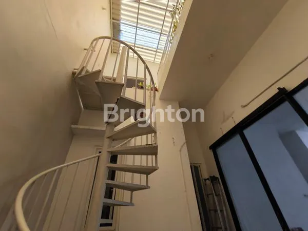 image RUMAH 1,5 LANTAI TERAWAT – GRIYA KEBRAON UTAMA, SURABAYA  (3)