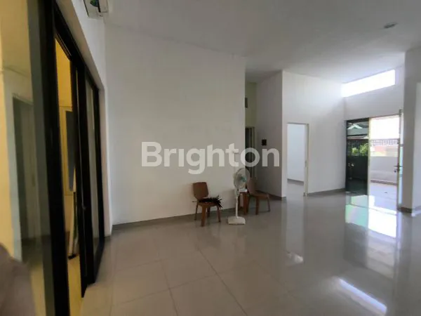 image RUMAH 1,5 LANTAI TERAWAT – GRIYA KEBRAON UTAMA, SURABAYA  (4)