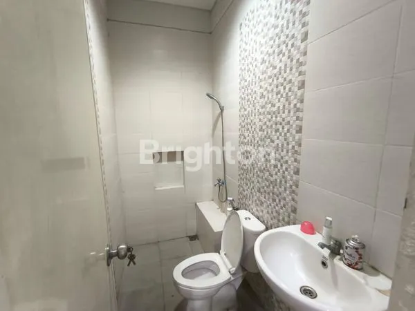 image RUMAH 1,5 LANTAI TERAWAT – GRIYA KEBRAON UTAMA, SURABAYA  (5)