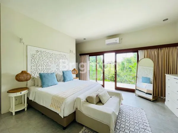 image 5BR FULLY FURNISHED ALL WHITE CLASSIC VILLA WITH LUSH GARDEN AND POOL (5)