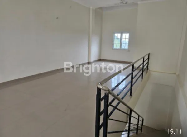 image RUKO SIAP HUNI COCOK UNTUK KANTOR DAN USAHA  DI JALAN SOEKARNO HATTA KM 8 BALIKPAPAN (3)
