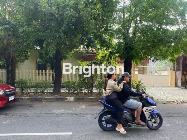 image RUMAH STRATEGIS DI JALAN MONGINSIDI (2)