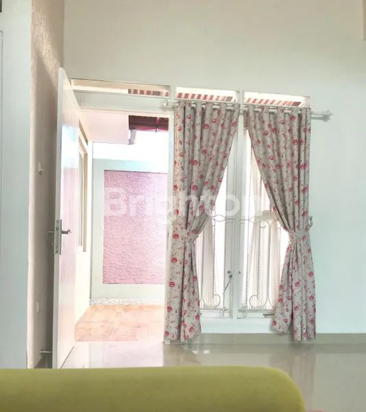 image RUMAH CANTIK INTERIOR SHABBY DI SENTUL (3)