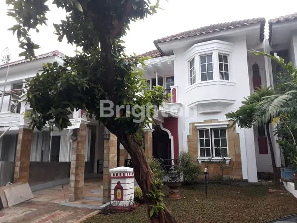 image RUMAH SEMI FURNISHED STRATEGIS, LT 180 DI KOTA WISATA (1)