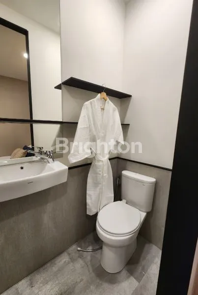 image RUMAH 3 LANTAI AREA SERPONG 650JUTAAN (8)