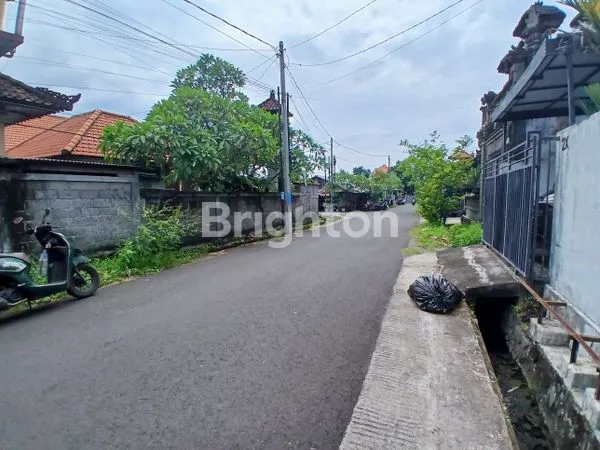 image RUMAH STRATEGIS 3 BEDROOM DI JL. DRUPADI\N RENON DENPASAR BALI (8)