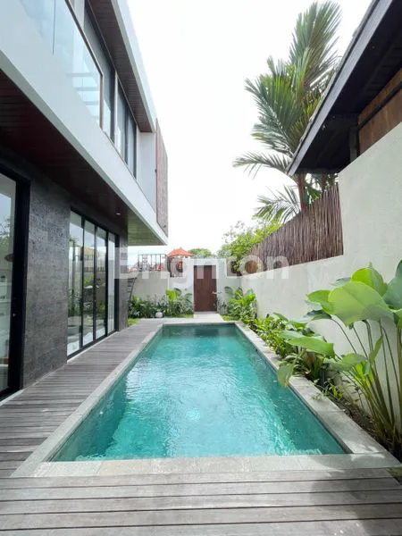 image 3 BR MODERN VILLA WITH RICEFIELDS VIEW IN PREMIUM LOCATION WALKING DISTANCE TO BATU BOLONG BEACH CANGGU (1)