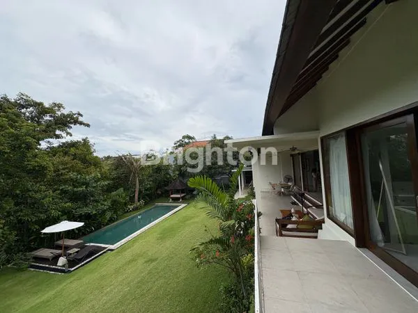 image 5 BR FULLY FURNISHED ALL WHITE CLASSIC VILLA WITH LUSH GARDEN AND POOL (1)