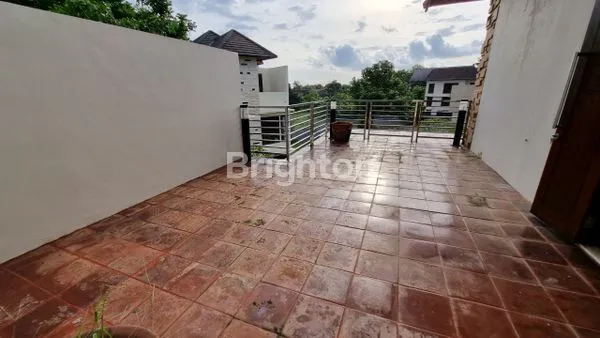 image VILLA STRATEGIS 3 LANTAI, SIAP HUNI & INVESTASI (8)