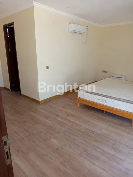 image VILLA EXCLUSIVE 3 LANTAI FURNISH DEKAT PANTAI DI JIMBARAN SIAP HUNI (3)