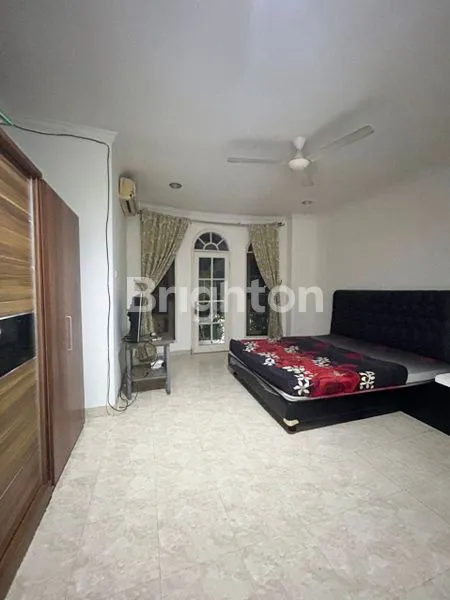 image RUMAH 2 LANTAI SIAP HUNI DI PERUMAHAN RAFLES HILL (2)