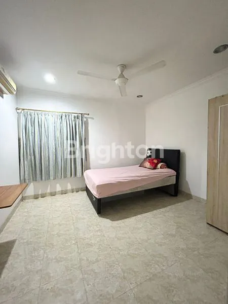 image RUMAH 2 LANTAI SIAP HUNI DI PERUMAHAN RAFLES HILL (4)