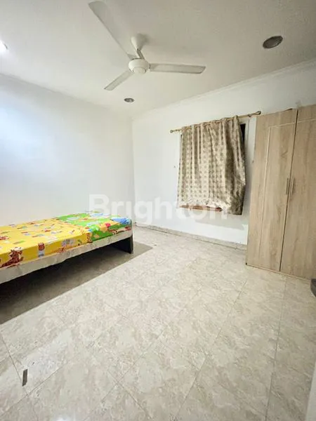 image RUMAH 2 LANTAI SIAP HUNI DI PERUMAHAN RAFLES HILL (3)