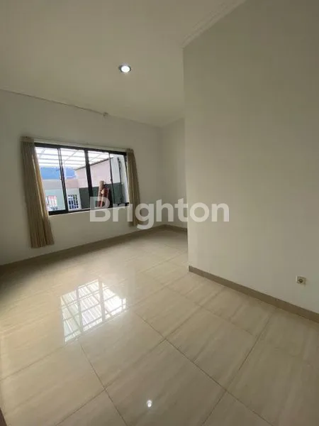 image RUMAH DI NUSALOKA PINGGIR JALAN RAYA, BISA UNTUK TEMPAT USAHA SHM (7)