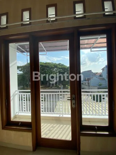 image RUMAH DI NUSALOKA PINGGIR JALAN RAYA, BISA UNTUK TEMPAT USAHA SHM (6)