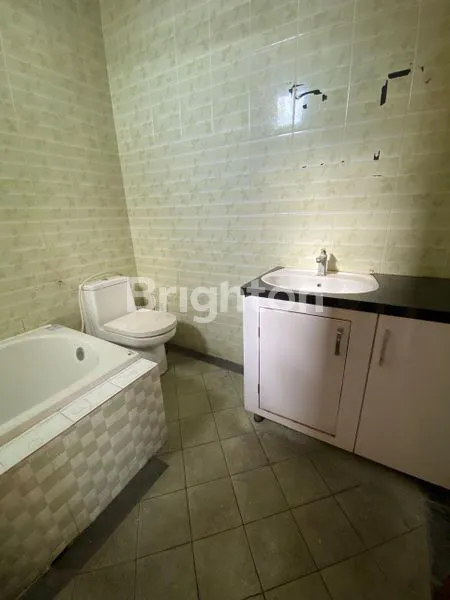 image RUMAH DI NUSALOKA PINGGIR JALAN RAYA, BISA UNTUK TEMPAT USAHA SHM (8)