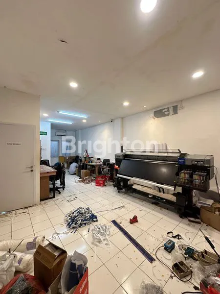 image RUKO 3 LANTAI + ROOFTOP DIJUAL DI WOLTER MONGINSIDI JAKARTA SELATAN  (5)