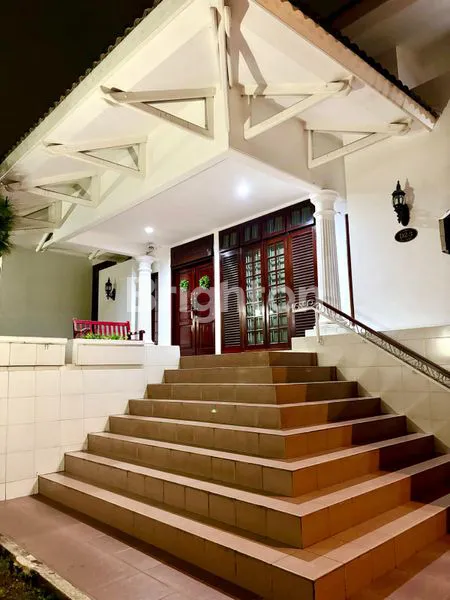image RUMAH MEWAH LT 530M² DI LEBAK BULUS, ONE GATE SYSTEM (2)