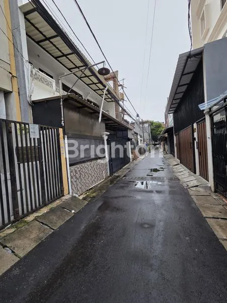 image RUMAH 3 LANTAI  ROW JALAN 1 MOBIL TANJUNG DUREN  (2)