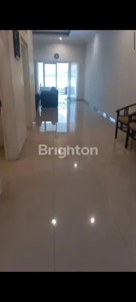 image *DIJUAL RUMAH LUAS ADA SISA TANAH UNTUK TAMAN TERAWAT SIAP HUNI CARPORT LUAS AREA KOTA BATU STRATEGIS (5)