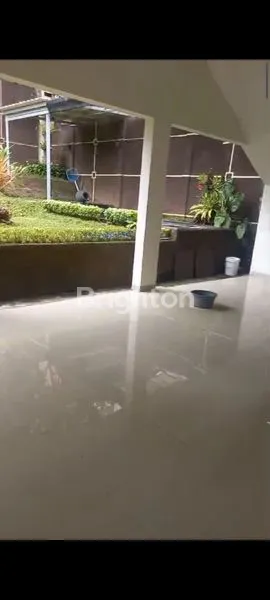 image *DIJUAL RUMAH LUAS ADA SISA TANAH UNTUK TAMAN TERAWAT SIAP HUNI CARPORT LUAS AREA KOTA BATU STRATEGIS (3)