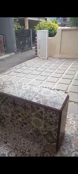 image *DIJUAL RUMAH LUAS ADA SISA TANAH UNTUK TAMAN TERAWAT SIAP HUNI CARPORT LUAS AREA KOTA BATU STRATEGIS (1)