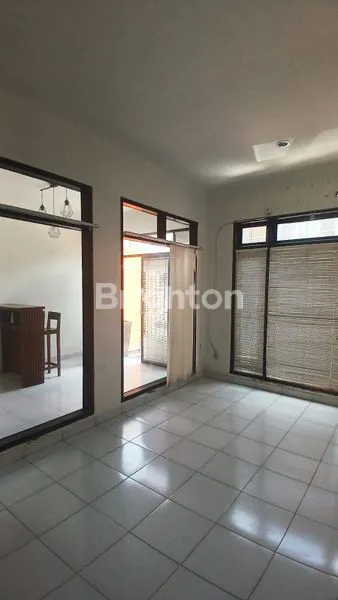 image RUMAH EX.KANTOR & WORKSHOP SHM DI RENON, DENPASAR (5)