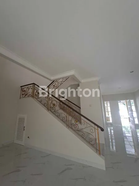 image DIJUAL RUMAH 2 LANTAI STRATEGIS, SIAP HUNI DI KOTA WISATA CIBUBUR. (7)