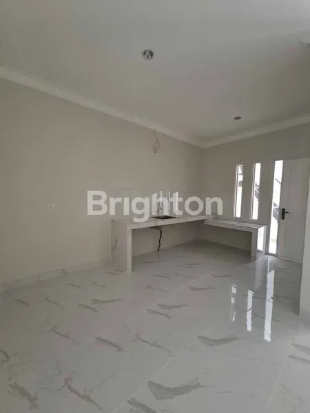 image DIJUAL RUMAH 2 LANTAI STRATEGIS, SIAP HUNI DI KOTA WISATA CIBUBUR. (6)